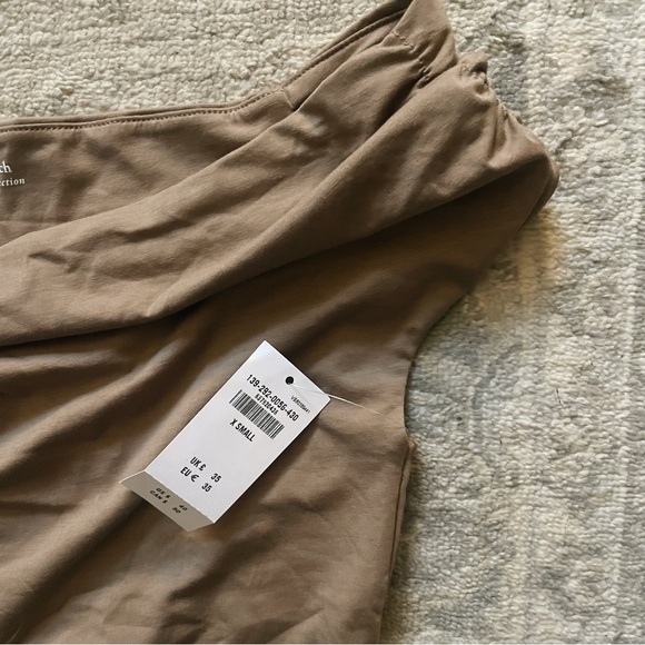 A&F Off-The-Shoulder Ruched Top - Picture 9 of 10